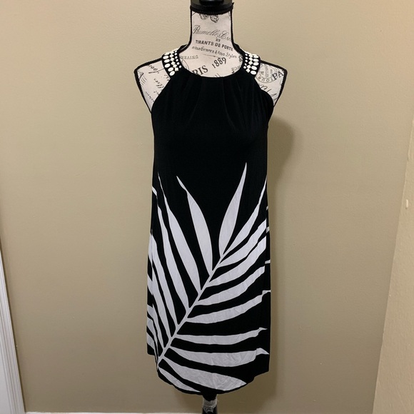 London Times Dresses & Skirts - London Times Black & White Leaf Print Halter Dress